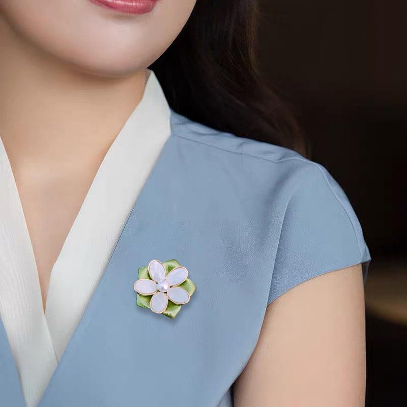 SKEDS Women Girls Elegant Enamel Flower Brooch Pin Pearl Plant Lapel Pins Jewelry For Lady Wedding Party Badges Buckle Brooches