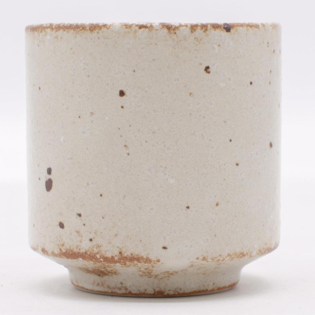 Mino Shino sake cup approximately 5cm in approximately 70ml ivory microwave and dishwasher made in ware, rust-colored glaze, straight-sided (guinomi),