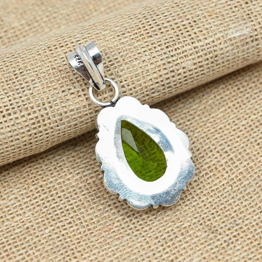 Pendentif de bijoux faits à la main en argent sterling massif 925 avec pierre précieuse péridot vert pour cadeaux