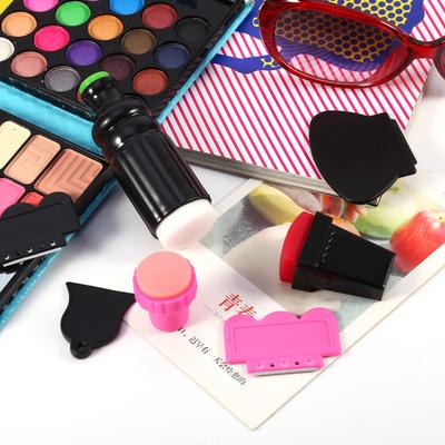 Nail art – Stencil e stampini per unghie