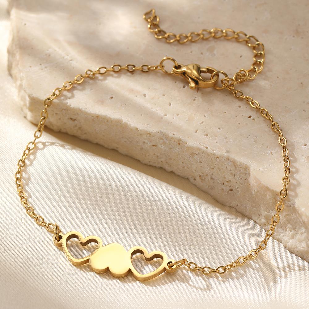 Stainless Steel Bracelets Atmosphere Openworked Heart Shape Chain Trendy Fine Bracelet For Women Jewerlry Exquisite Holiday Gift