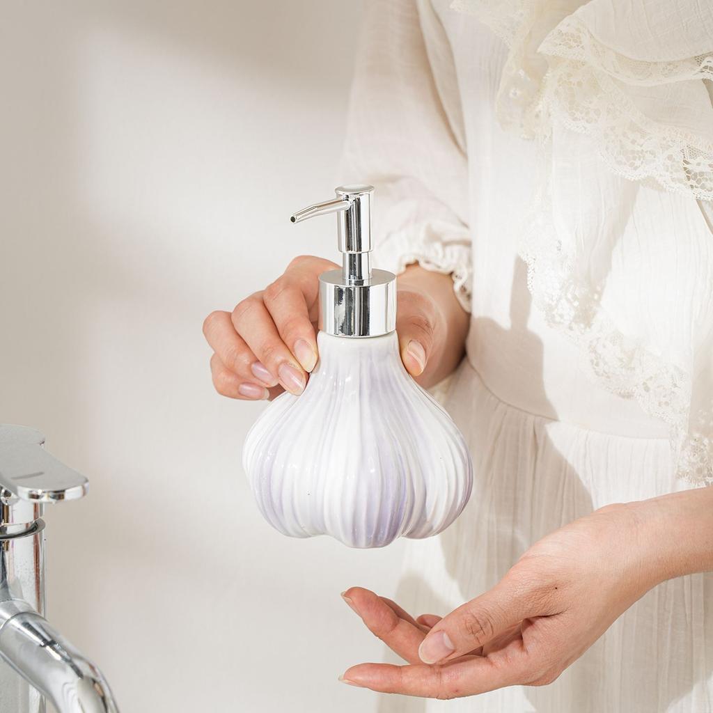 Creative Ceramic Lotion Bottle Hand Soap Hotel Bathroom Shower Gel Shampoo Dispenser Cartoon Strawberry Soap Dispenser Bathroom