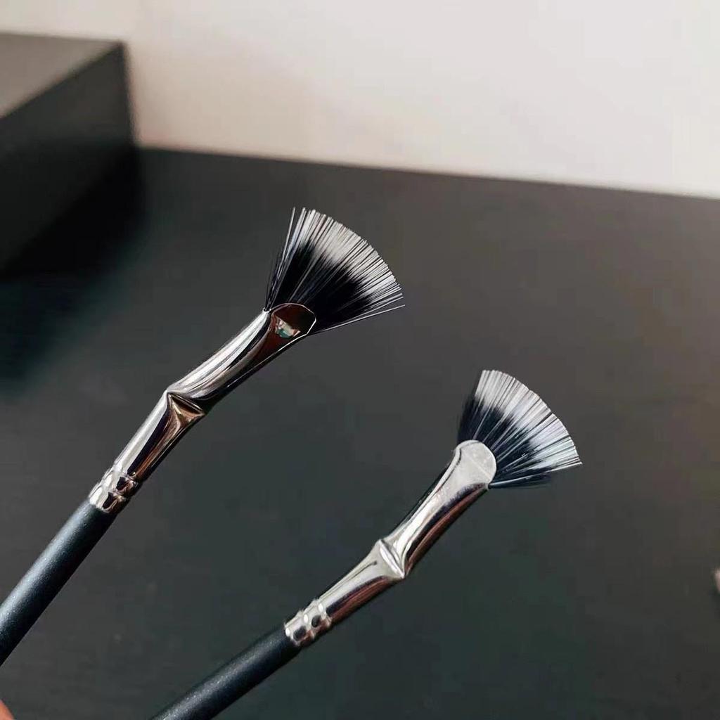 Pennello di Lusso a Forma di Ventaglio con Setole Morbide per Ciglia e Sopracciglia con Design a Doppio Strato per Definizione Radice-Radice.