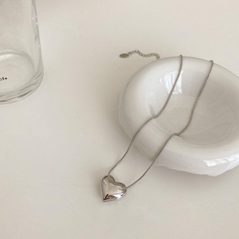 Korean Minimalist Glossy Heart Clavicle Necklace - Light Luxury Accessory