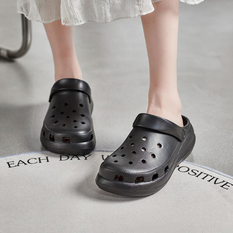 Men's Hole Shoes Are Odorless, Slip Resistant, and Non Abrasive, with Thick Soles for Wearing Slippers and Couple Summer Sandals