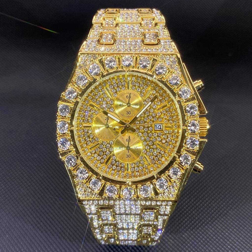 Luxus Volldiamant Goldton Chronograph Herren-Quarz-Uhr Bling Kristall Zifferblatt & Armband mit Datumsanzeige Hip Hop Streetwear Stil