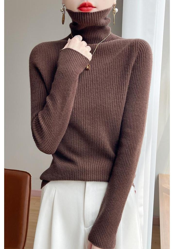 Elegant Knit Turtleneck Sweater: Super Elastic with Wrinkled Stacked Design