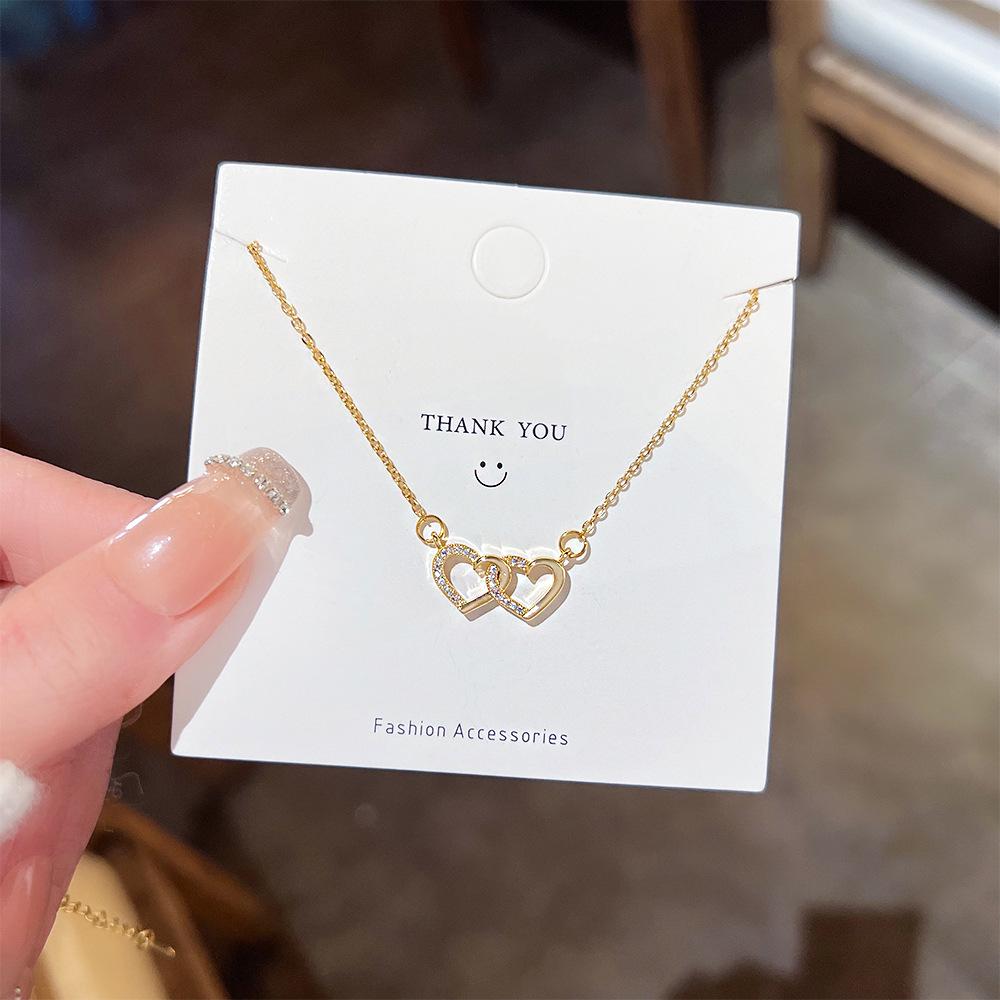 Heart-to-Heart Clavicle Choker: High-End Versatile Pendant for Fashionable Women