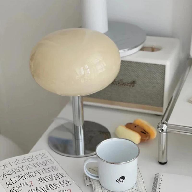 

Светодиодная прикроватная настольная лампа для дома, декоративная настольная лампа в виде леденца, современный минималистский ретро-орнамент, сенсорное освещение, стеклянные настольные лампы жёлтый