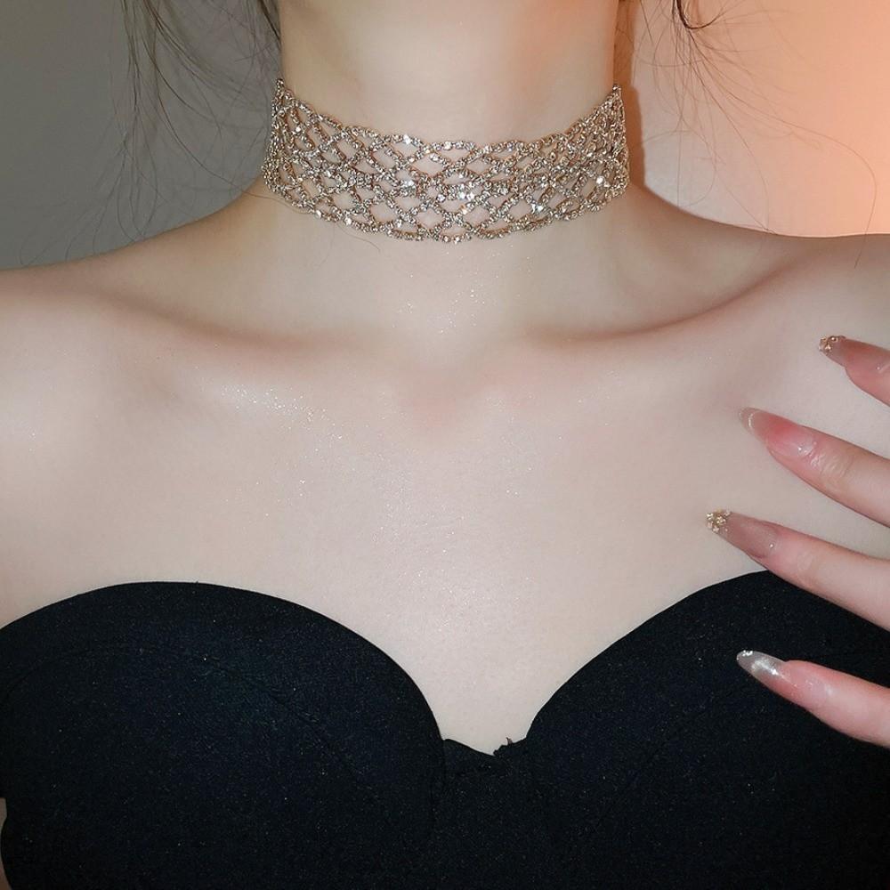 Simple Crystal Hollow Necklace Rhinestone Sparkling Collar Chain  Women