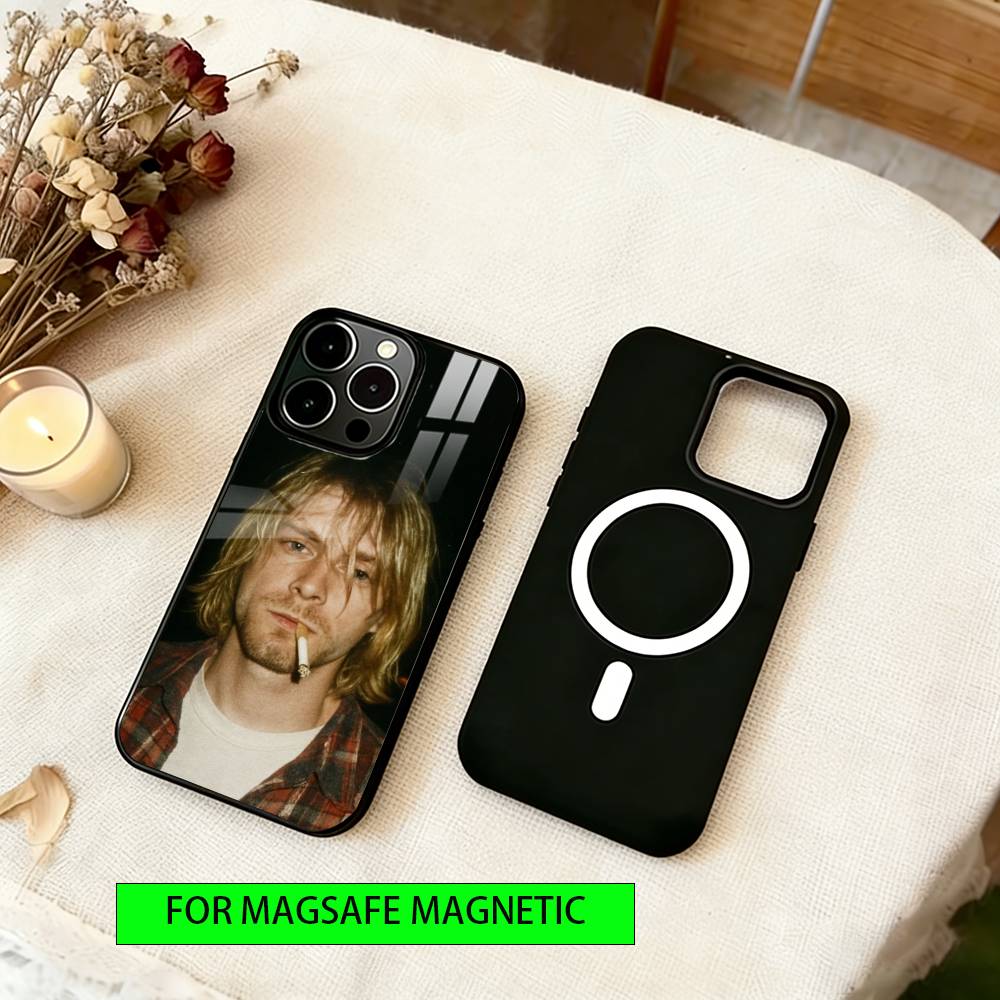 Sångare Kurt Cobain Telefonfodral För iPhone17,16,15,14,13,12,11 Plus,Pro Magnetiskt med Magsafe Trådlös Laddning