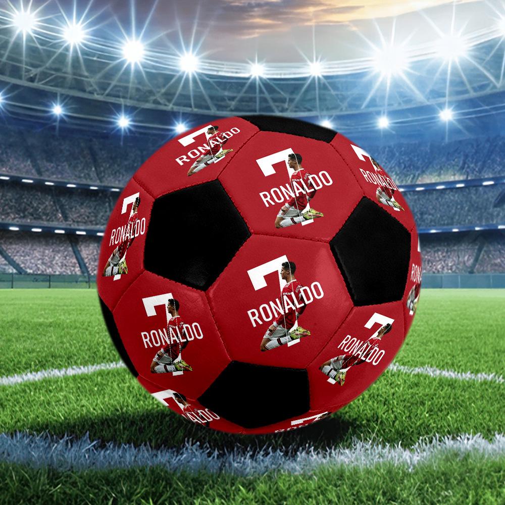 Un Pallone da Calcio Misura 5 Cucito a Macchina, Realizzato su Misura con la Tua Foto, Rende il Regalo Perfetto.