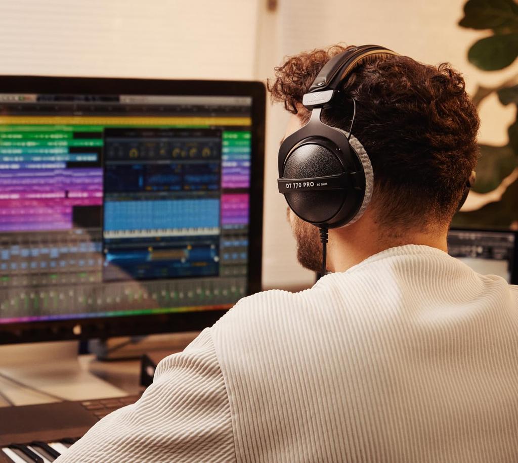 beyerdynamic DT 770 PRO 80OHM Closed-Back Studio Headphones