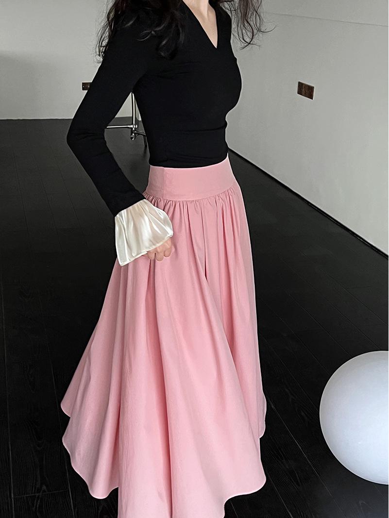 

Трикотажная футболка Luxi Pure Desire с V-образным вырезом и рукавами-трубами - облегающий женский топ 2737 Medium (Model Size)