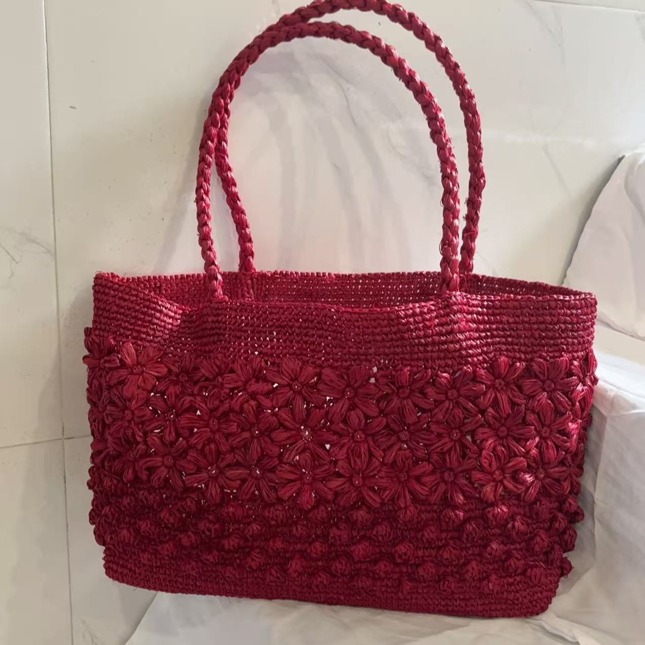 

New Design Stylish Handmade Straw Flower Woven Durable Lightweight Women s Fashi Tote Bag Two Handles for Beach Travel червоний