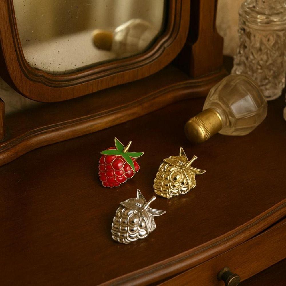 Jewelry Accessories Strawberry Enamel Brooches Minority Design Vintage Collar Pin  Gift