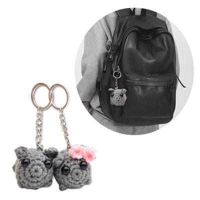  Porte-clés Pendentif Charm Hamster Triste Crocheté Portable Ensemble de 2 Pièces Boîte Cadeau avec Carte Douce pour Couples Adultes Tendance
