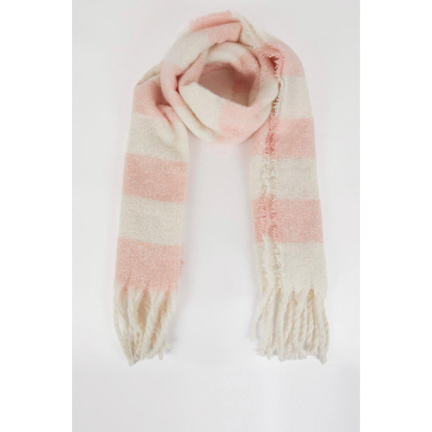 

Women s Striped Woven Scarf A6616ax24wn