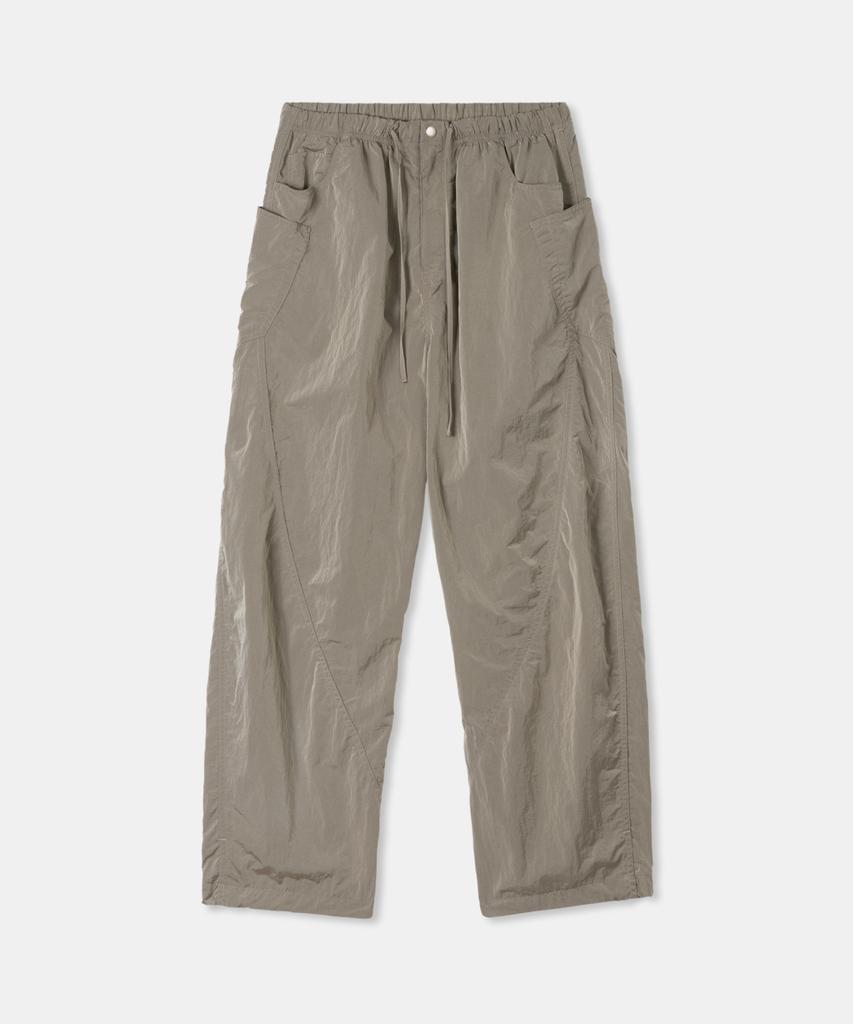 Diaendeukweseucheon Puckering Nylon Pants / Beige