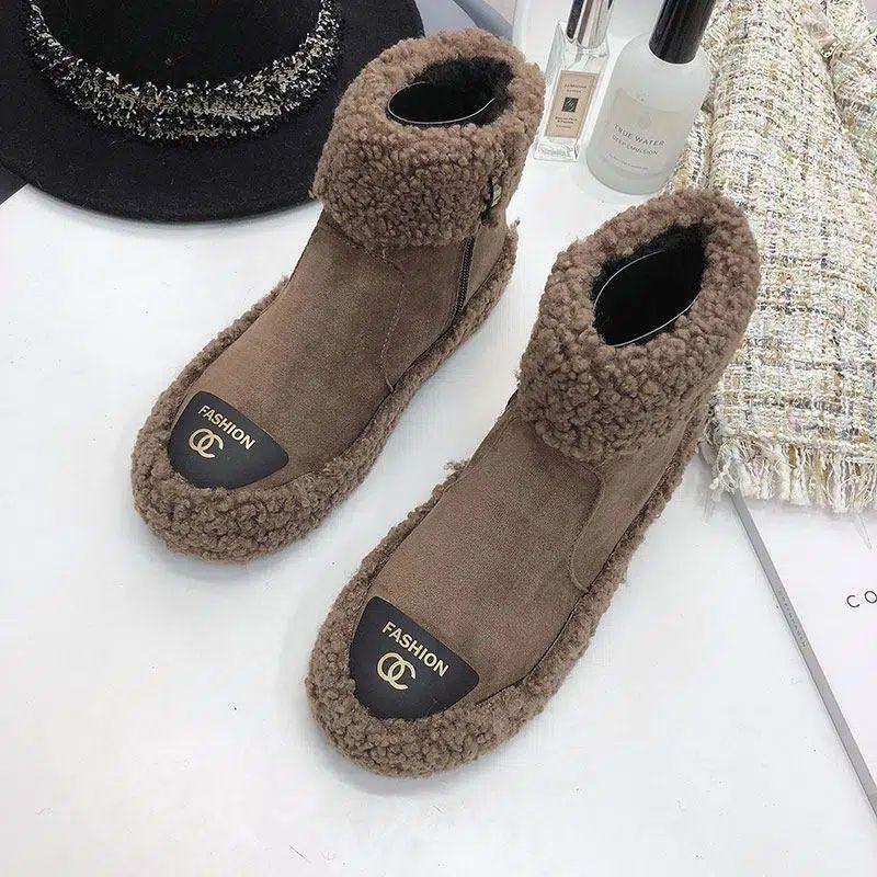 

Non-slip snow boots women s sheep curly wool shoes winter 2025 new student versatile short boots velvet thermal cotton shoes 40