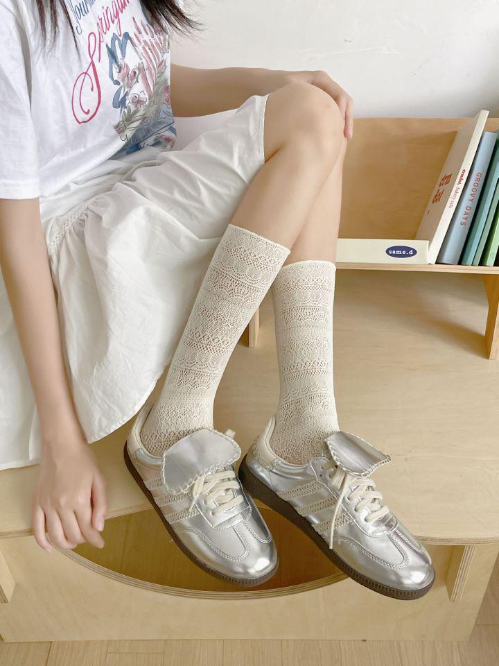 Niche Retro Lace Hollowed Slimming Calf Socks