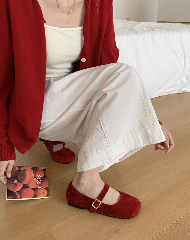 

Xiaoxiangfeng cowhide fur shoes women s 2025 new autumn and winter retro round head flat-bottomed versatile soft-soled Mary Jane cotton shoes 39 красный