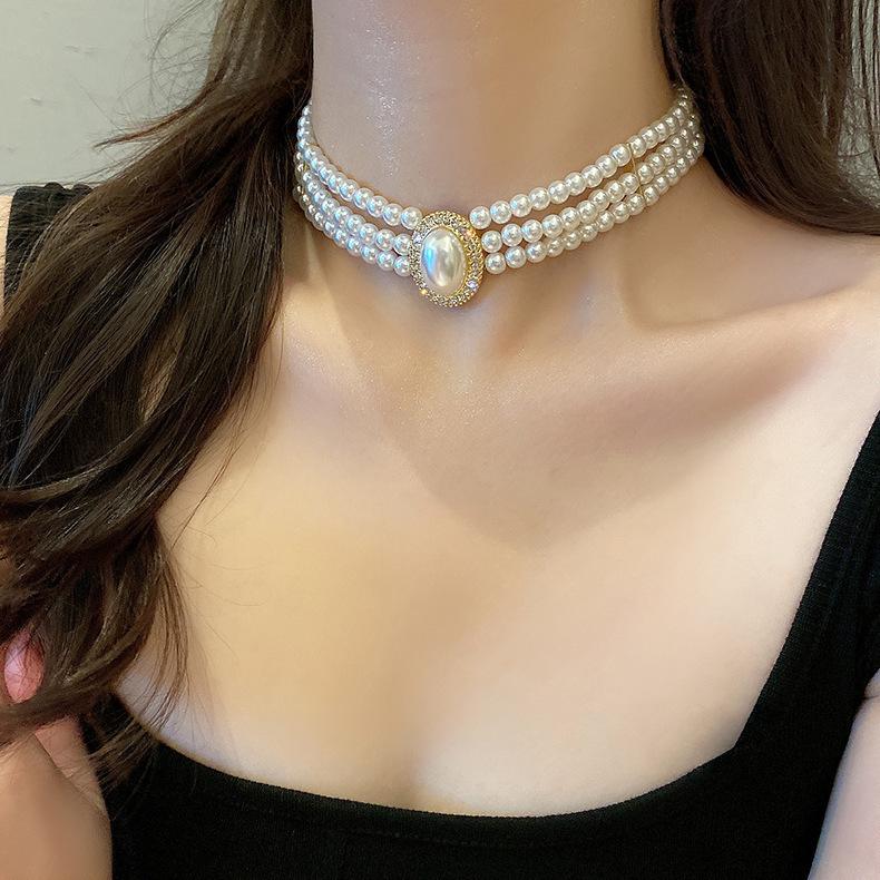 Europäische und amerikanische französische Retro-Perlen-Choker-Halskette, Imitationsperlen-Quadrat-Strass-Mode-Collier-Schmuck für Frauen