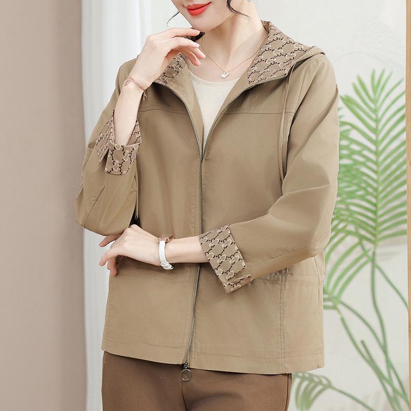 

Модная куртка с капюшоном на весну/осень 2025 года для женщин среднего возраста – Большой размер, Шикарный и стильный тренч 3XL (120-135 jin) хаки