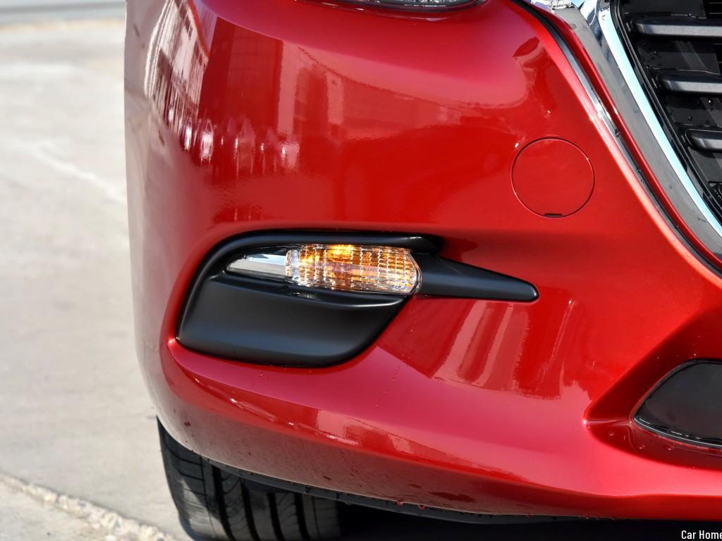 Front Bumper Turn Signal Light Assembly for Mazda Axela 2017-2018 Models with Bulb.