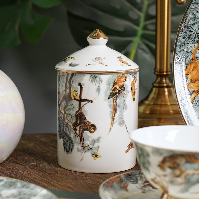 Geschirrset mit Tiermotiven im neuen Stil, Teller und Tellersets mit Waldleoparden- und Affenmotiv, Tellersets aus Knochenporzellan