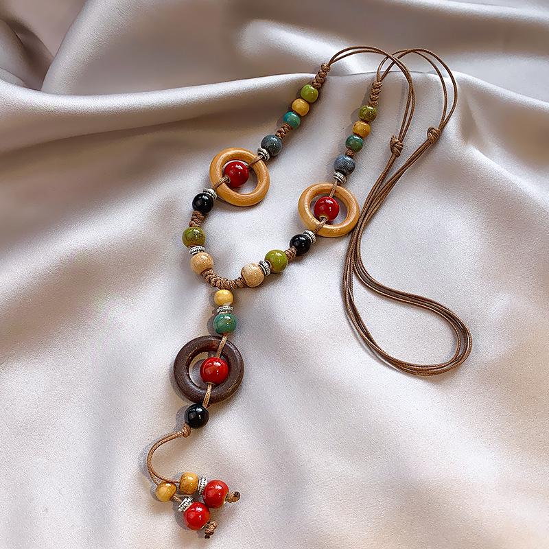 Retro Round Resin Necklace: Versatile, Fashionable High-End Clavicle Chain for Women
