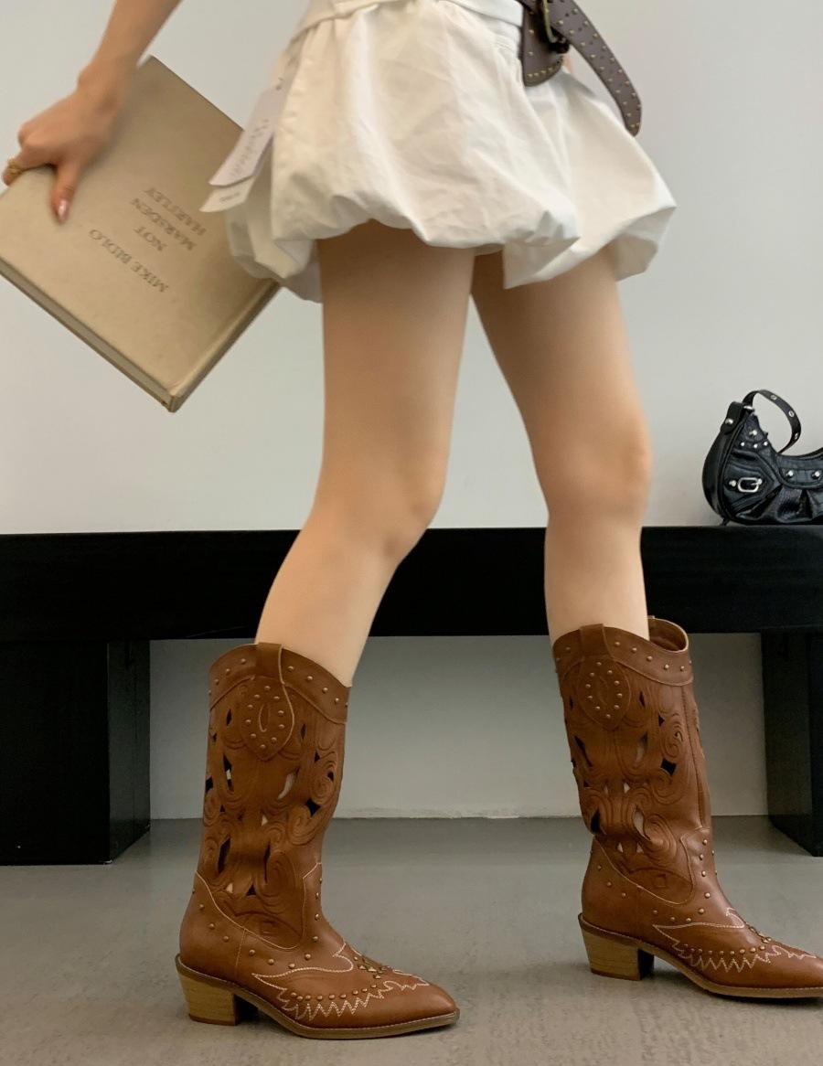 

Brown hollow western cowboy boots women s 2025 new embroidered thick heel mid-tube boots retro v-mouth knight boots 40 коричневый