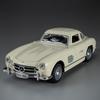 1:32 Scale 300SL Miniature Vintage Car Model Toys Alloy Diecast Sound Light Doors Opened Pull Back Ornament Model for Kids Gifts