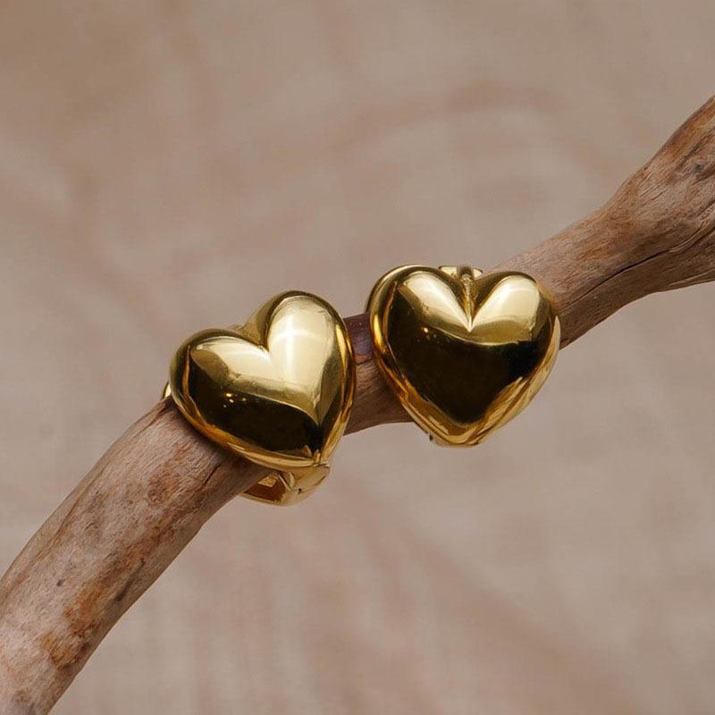 New Fashion Korean Version Glossy Love Earrings Gold Earrings Women's Design Sweet Earrings Personalized Versatile Stud Earrings