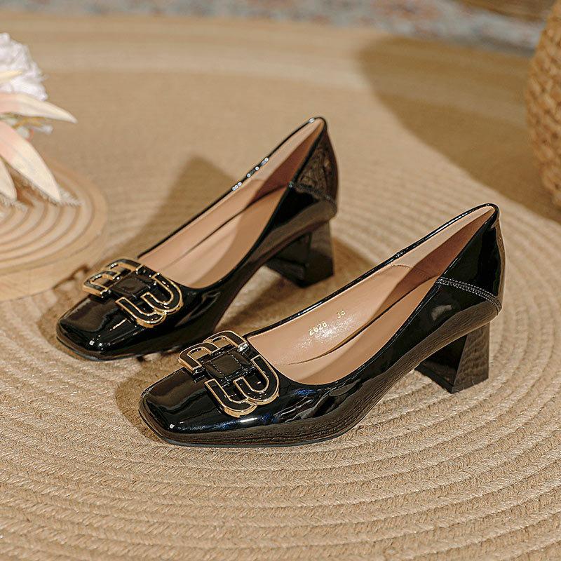 Square head shallow mouth single shoes women's middle heel 2025 spring and autumn new red wedding shoes women's French thick heel not tired feet high