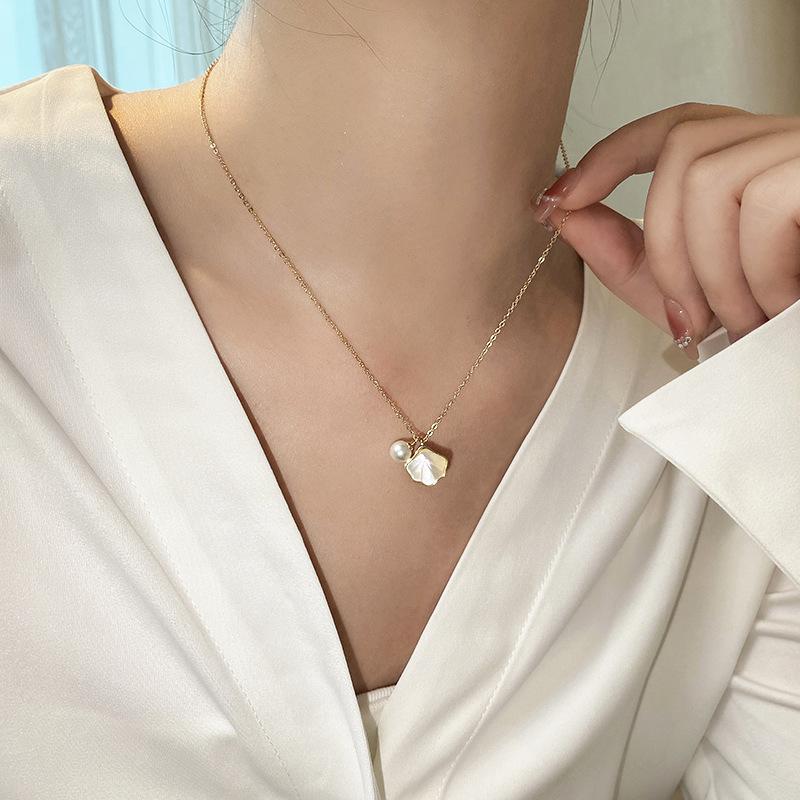 Fritillary Pearl Shell Pendant Necklace Temperament High Sense Collarbone Chain Fashion Personalized Item