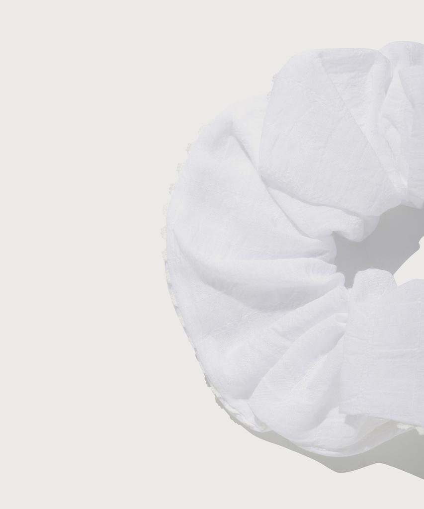 Covernat Woman Star Scrunchie White