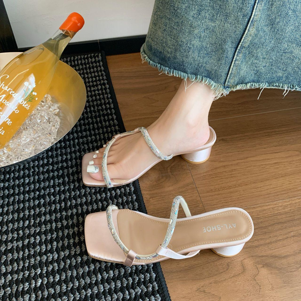 

2025 лето новый темперамент толстый каблук стразы фея ветер нежный темперамент леди милые универсальные высокий каблук крутые шлепанцы 35 абрикосовый