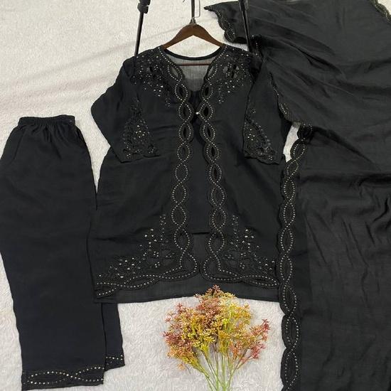 Elegant Chanderi Silk Cutwork Salwar Suit with Sheer Organza Dupatta M