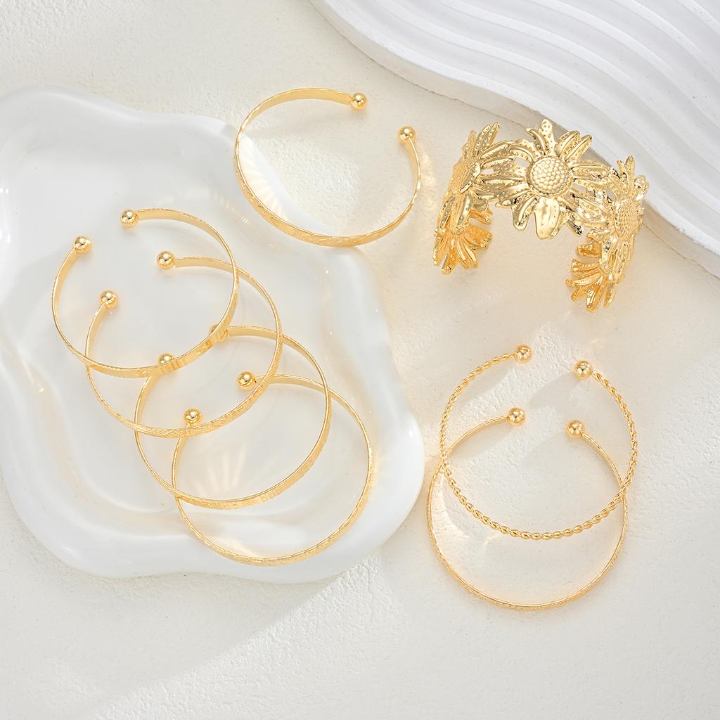 Vintage Elegantes Florales Design Goldfarbe Metall Breites Armreif Armbänder Set Für Frauen Strandparty Date Tägliche Kleidung Schmuck Geschenk 2026