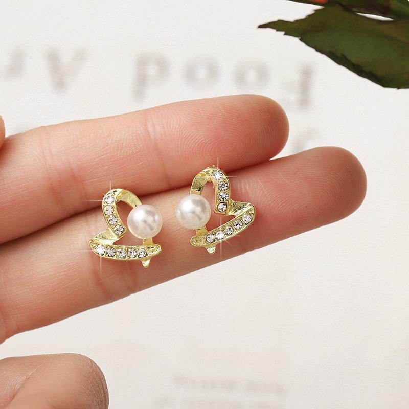 S925 Silver Needle Heart Pearl Earrings for Women Elegant Fashionable Ins Style Stud Earrings