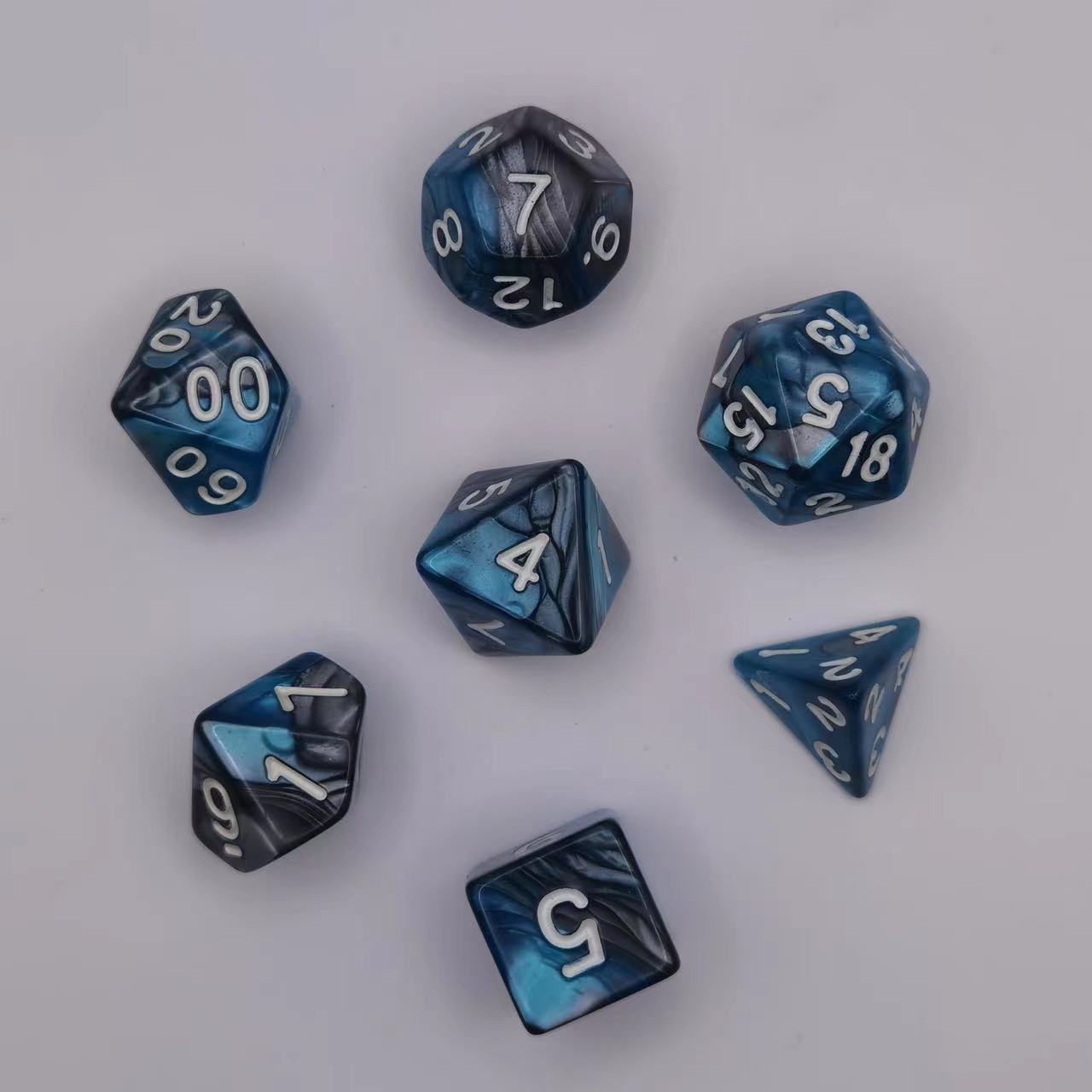 

7 шт. набор двухцветных многогранных кубиков с номерами, набор кубиков DND, набор кубиков для TRPG, RPG D20 D12 D10 D8 D6 D4, настольные игры, беговые группы