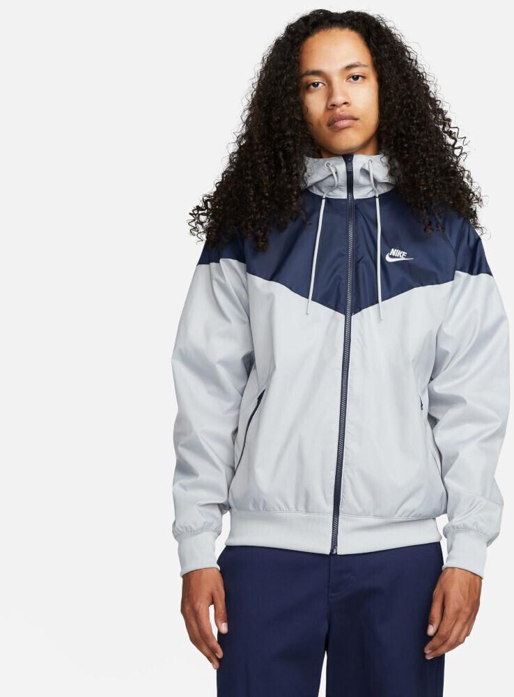 

Куртка Nike Sportswear Windrunner (DA0001) мужская Heritage Essentials Windrunner (DA0001) lt smoke grey/obsidian/lt smoke grey M