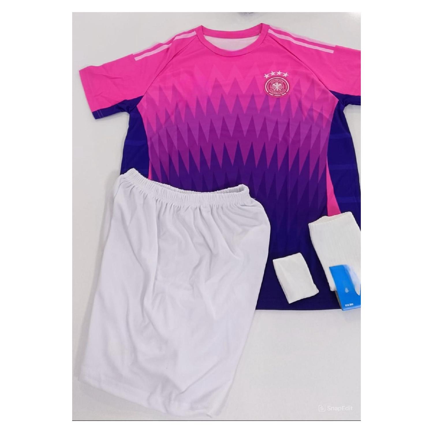 

Детский комплект из трех предметов Чемпионат Европы по футболу 2024 года, розовая майка Германии 5-6 Yaş чистый