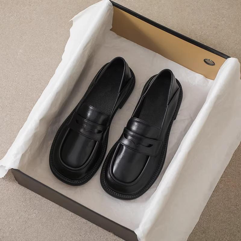 

Маленькие кожаные туфли в черном британском стиле женские 2025 весна и осень новая мягкая кожа на плоской подошве jk одинарные туфли колледж лоферы на одном ремешке 40