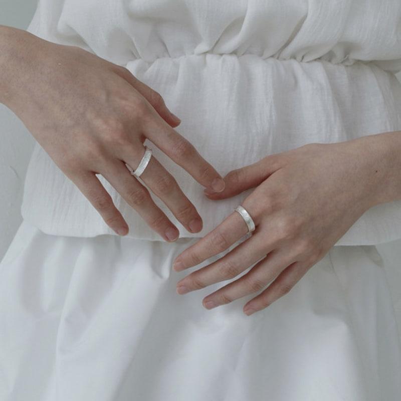 Mouvebament White Round Ring_Silver 925