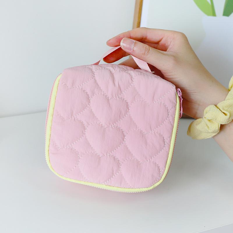 Korean Versi Cute Love Makeup Bag Large Capacity Portable Travel Handbag Wash Bag