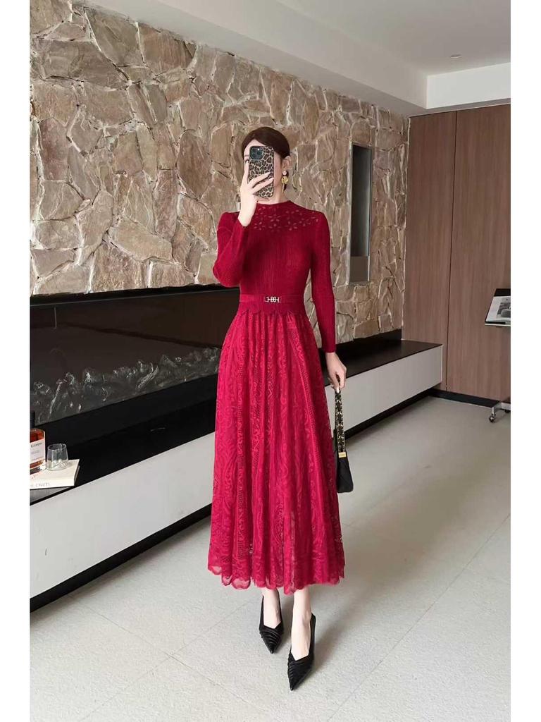 Velvet Plus Size Long Dress with Hollow Lace – Elegant, Slimming, and European-American Style