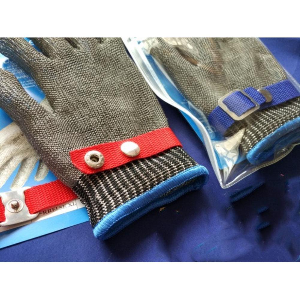 Slijtvaste, snijbestendige handschoenen van geweven roestvrij staal met metalen gesp.