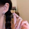 Orecchini a Bottone in Argento 925 con Zircone e Perla a Fiocco - Design Coreano Retro di Alta Gamma